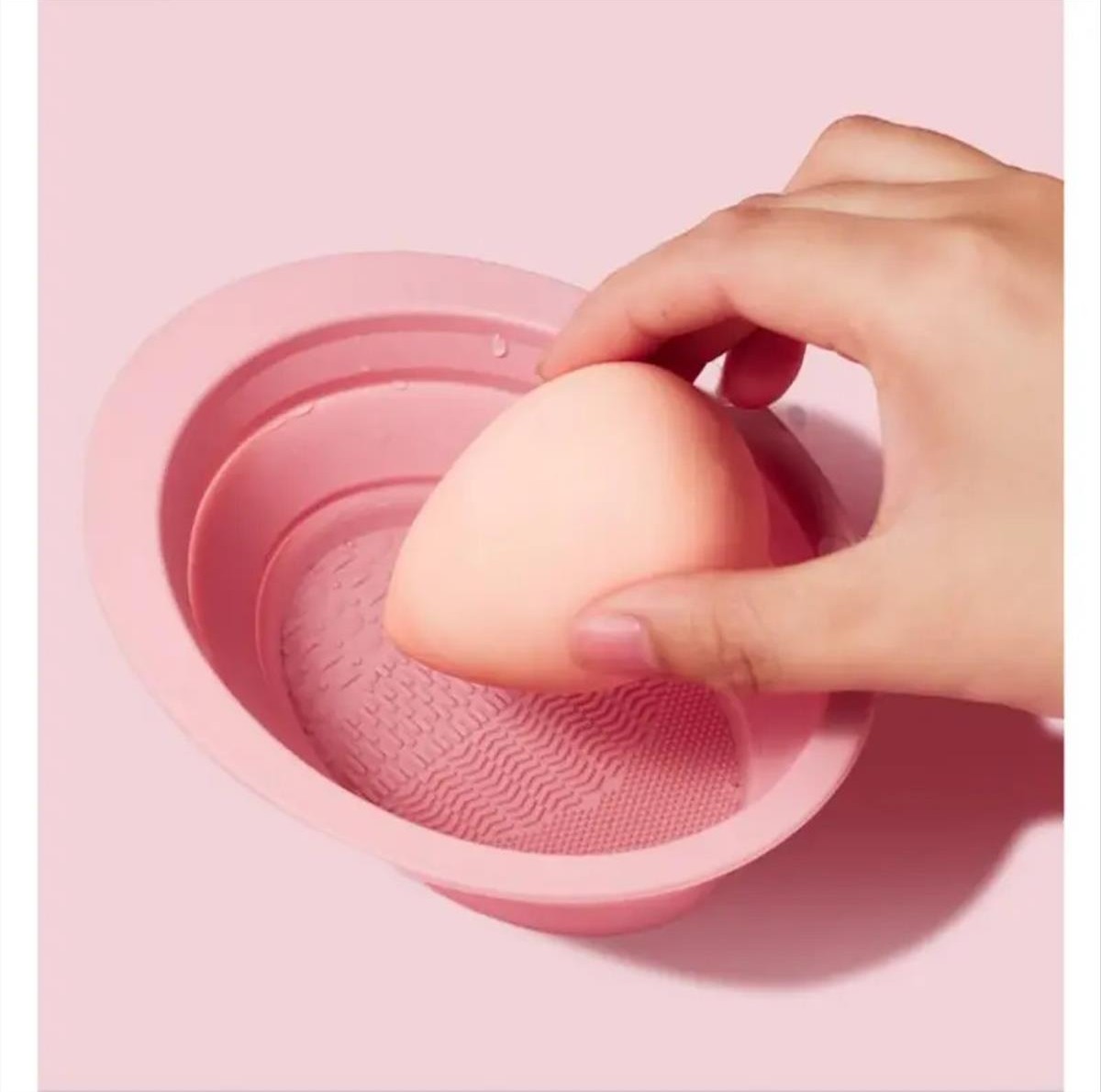 Collapsible Silicone Bowl for Cleaning Beauty Tools