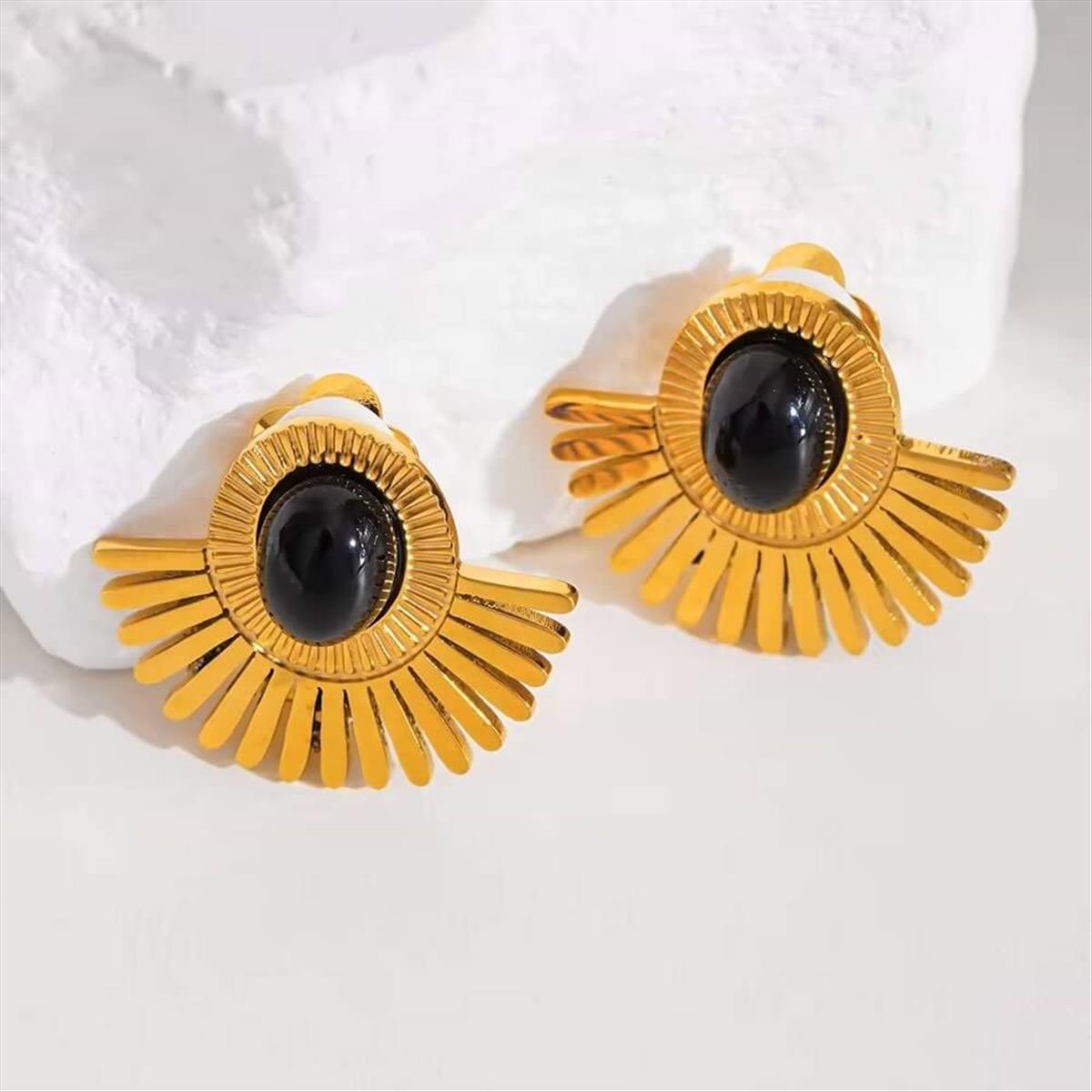 Pho Earrings with Gold Clips - Momoka