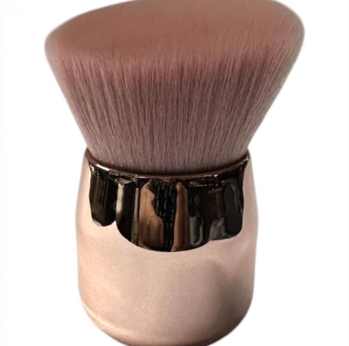 Kabuki makeup brush