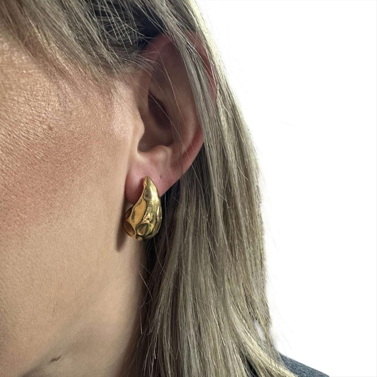 Gold textured drops earrings