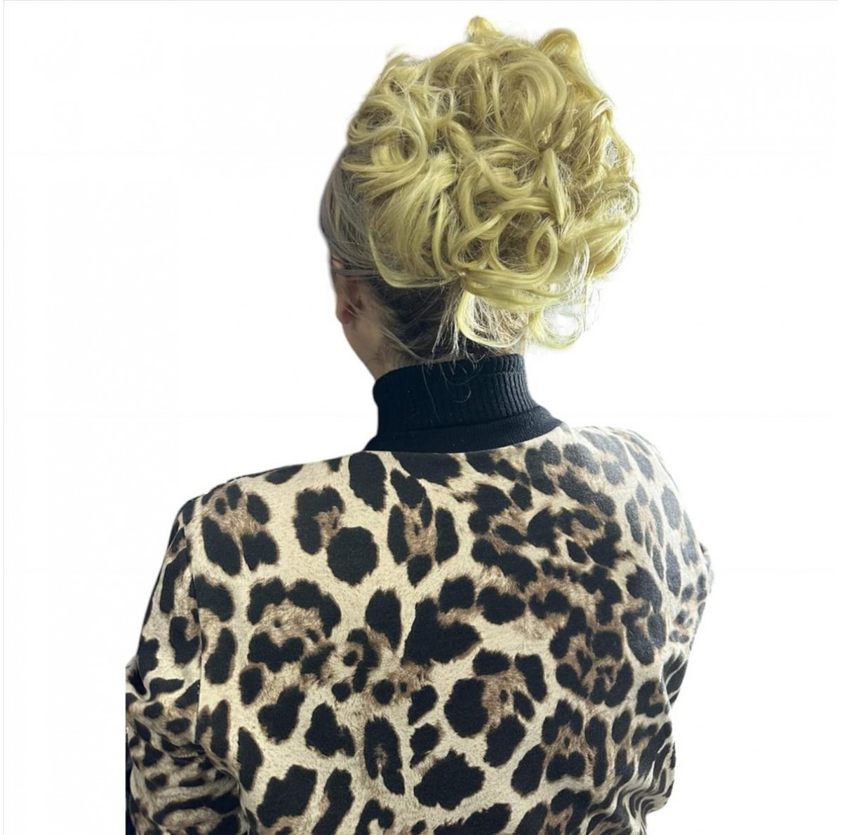 Blonde chignon with hair comb