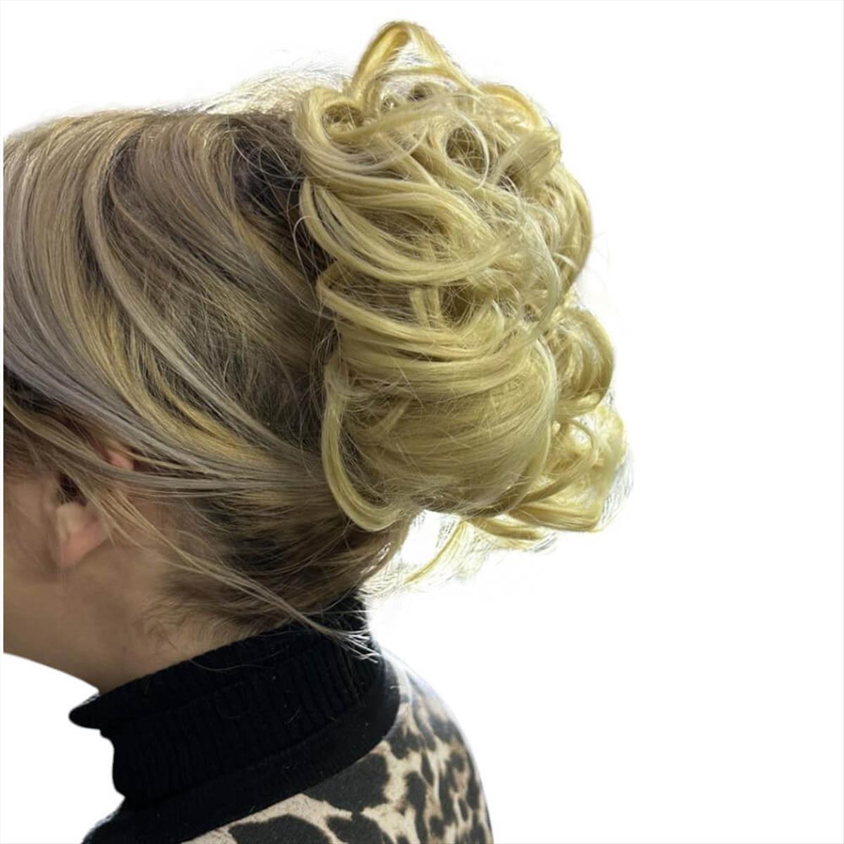 Blonde chignon with hair comb