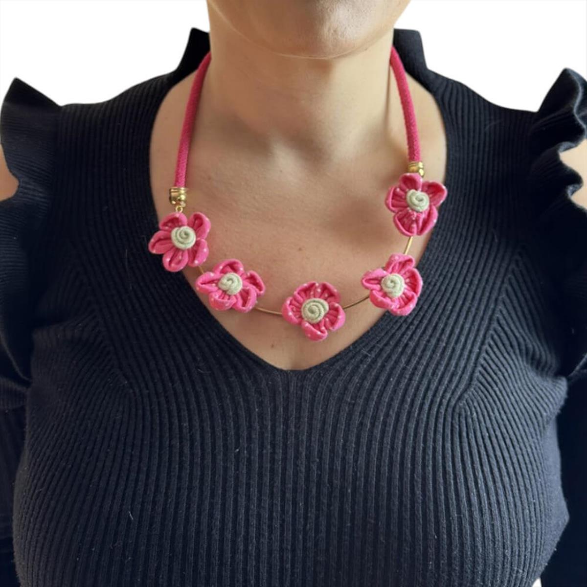 Fuchsia necklace with flowers