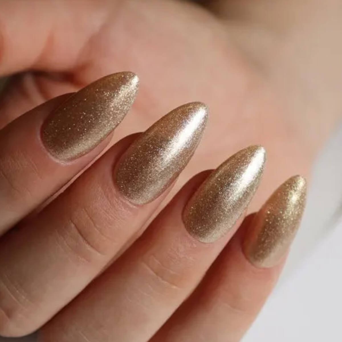 Ημιμόνιμο Βερνίκι 081 Gold με ψιλό glitter Laloo 15ml