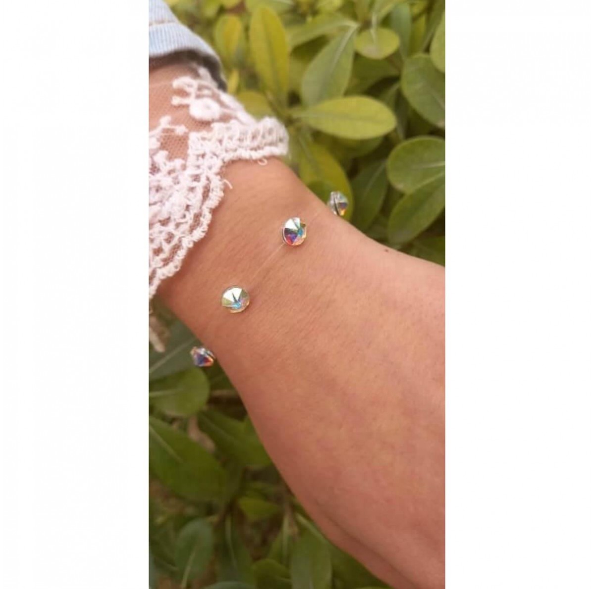 Bracelet with iridescent crystals 01