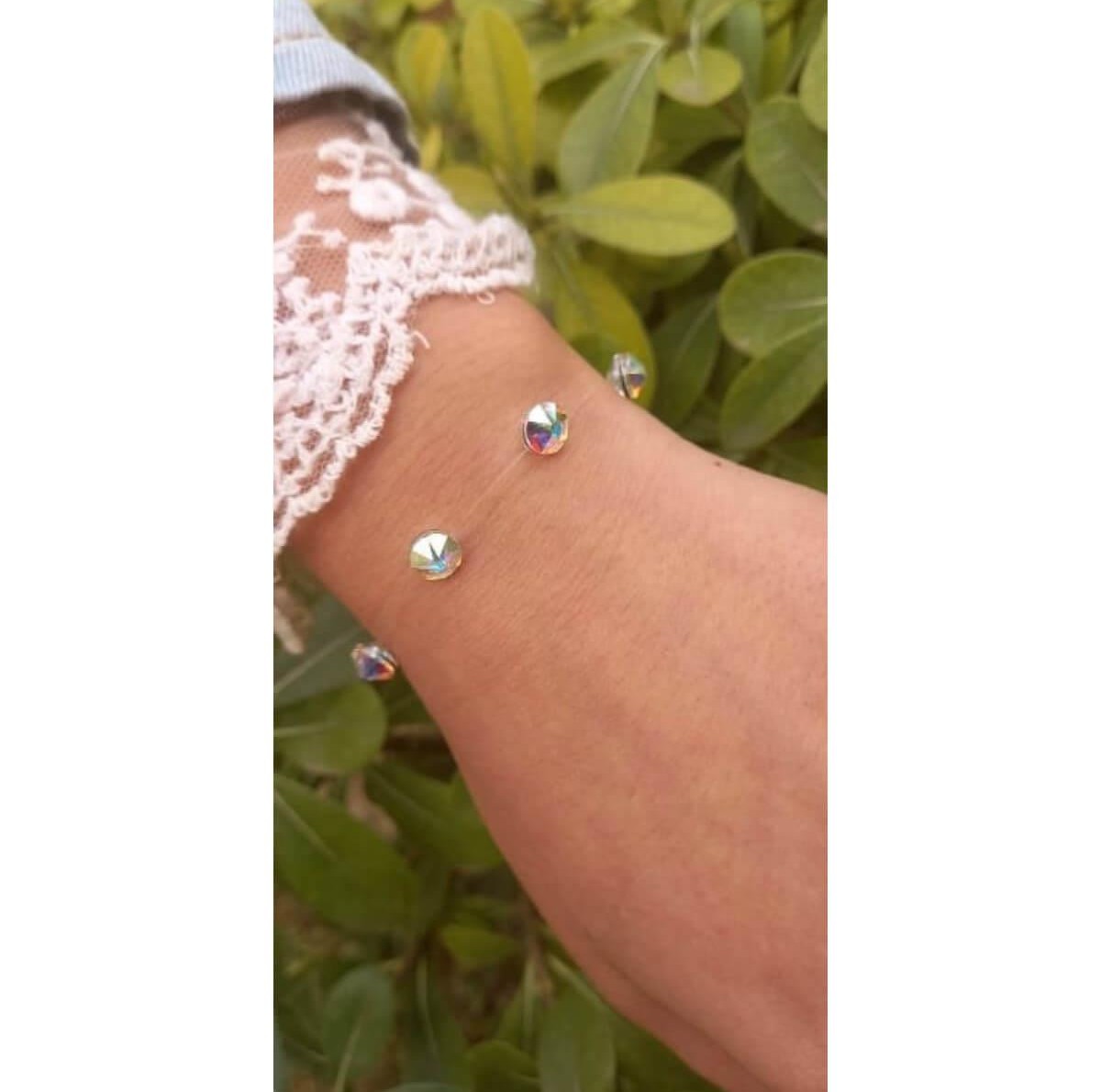 Bracelet with iridescent crystals 01