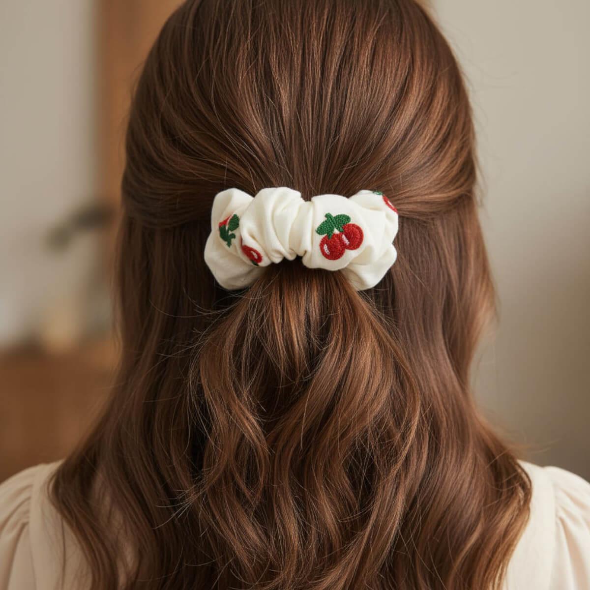 Scrunchie λευκό με κεράσια