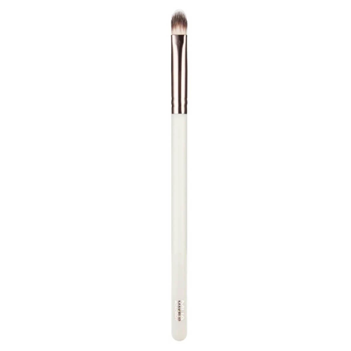 Small flat eye base brush MUA