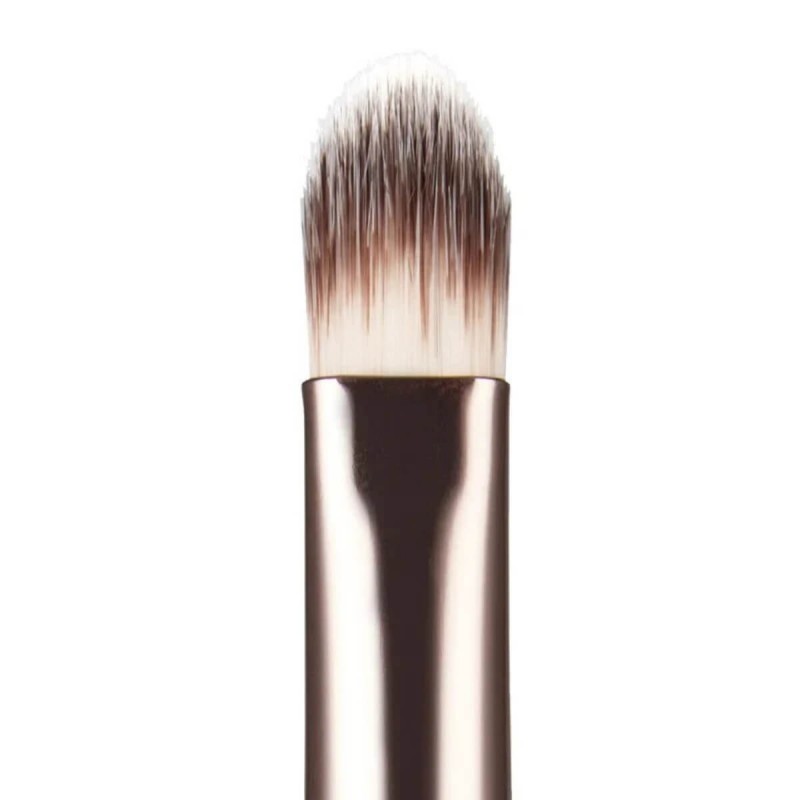 Small flat eye base brush MUA